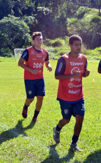 Caras novas no terreiro carijó 2 Roger Luiz e Bruno Aquino treinaram ontem no campo do Sesi