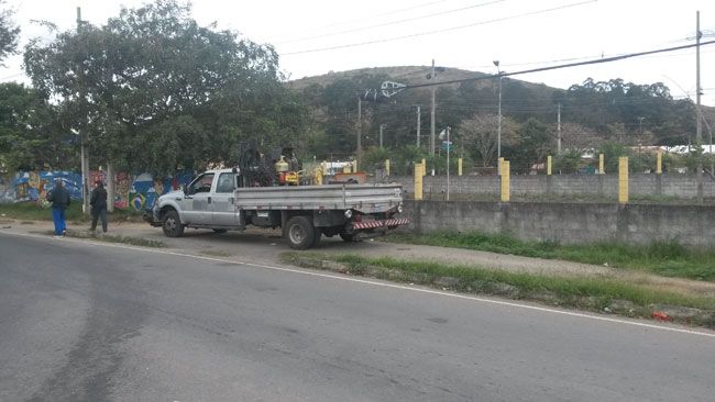 Calçada fechada por veículos 4 55a0544d9d181