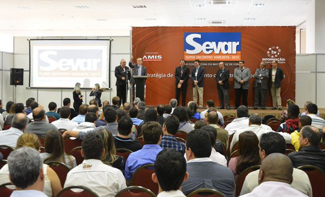 Encontro varejista em Juiz de Fora 2 A situação econômica do país e os reflexos para o setor foram abordados na abertura do Sevar (Marcelo Ribeiro/22-07-15)