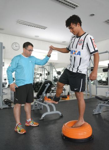 Arthur manteve a forma com o professor Anderson Occhi (Marcelo Ribeiro)