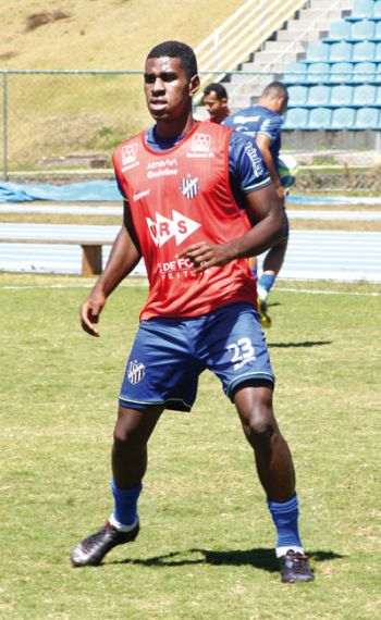 Pronto para o desafio 2 Felipe Alves tem tudo para ser titular no domingo (Lara Toledo)