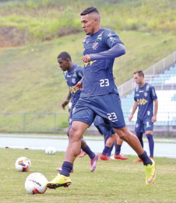 O 12º jogador de Leston Jr. 2 Gabriel Davis entrou em todos os jogos do Tupi, mesmo sem ser titular (Leonardo Costa)