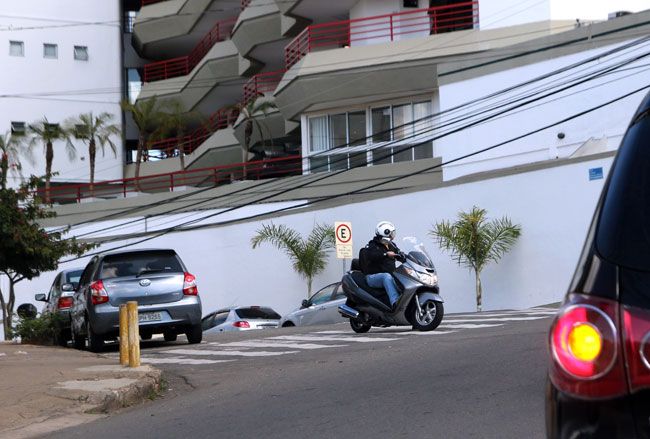 Manobra arriscada em pista movimentada no Dom Bosco (Fernando Priamo /29-07-15)