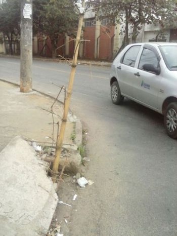 Bueiro danificado na Zona Norte 2 Moradores sinalizaram problema na Rua General Almerindo da Silva Gomes (Trajano Neto)