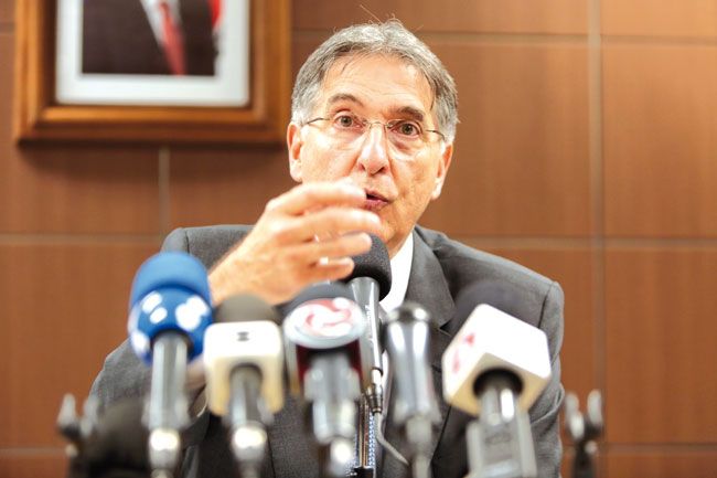 MANOEL MARQUES/IMPRENSA MG Documento assinado por Pimentel permite descontos de até 50% para acerto à vista