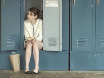 Emma Roberts é April, uma adolescente cheia de amores não resolvidos (Divulgação)