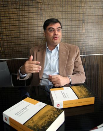 Para a memória de Minas Gerais 2 Lafayette Andrada apresenta o livro que traz uma análise do Cônego Marinho sobre os acontecimentos (Fernando priamo/21-08-2015)