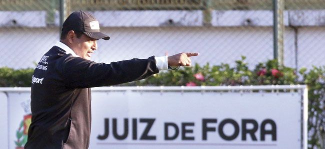 Leston já treinou o Tricolor Suburbano (Leonardo Costa/20-08-15)