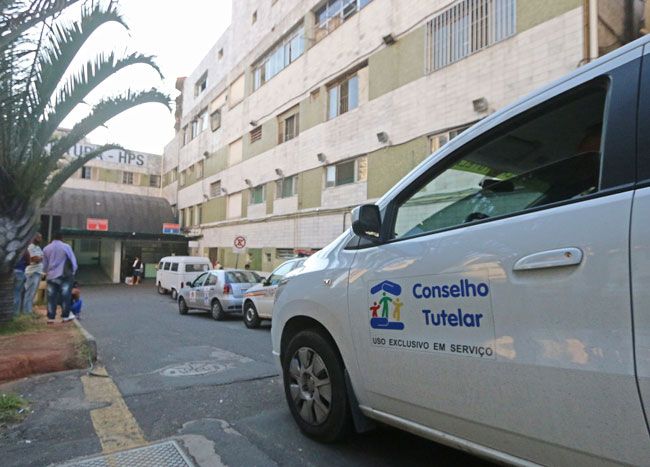 PM retira mulher e dois filhos de cárcere privado 3 Moradora do Caiçaras II, em JF, foi levada para HPS, onde ficou internada, enquanto as crianças foram acompanhadas por Conselho Tutelar e entregues a uma tia