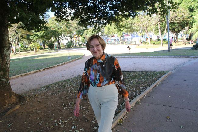 Centro e São Mateus têm mais idosos 6 Nelly Guedes Mattos, 82, diz que não tem do que reclamar do Bom Pastor e que gosta de fazer suas atividades a pé (Fernando Priamo/05-08-15)