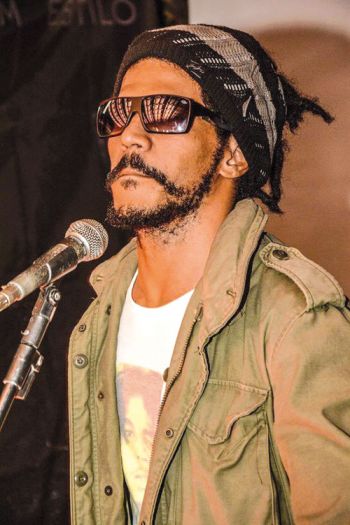 O cantor Israel da Mata, do Rio de Janeiro, é uma das atrações deste sábado do Positive Vibration (Divulgação)