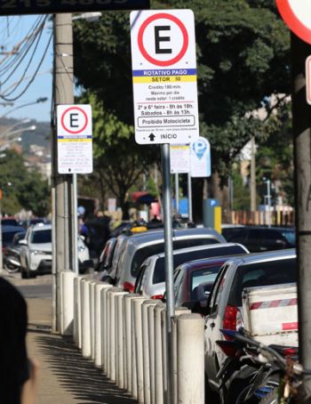 Rua José Calil Ahouagi já recebeu sinalização e parquímetro para o rotativo pago (Fernando Priamo/31-08-15)