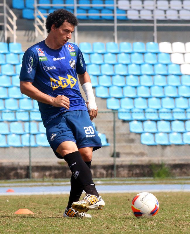 Sidimar conseguiu se firmar na zaga carijó (Leonardo Costa/tupifc.esp.br)