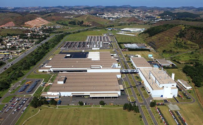 Mercedes-Benz começa a adaptação da planta 2 Unidade juiz-forana aguarda chegada de equipamentos e instalação de robôs (Fernando Priamo/23-07-14)