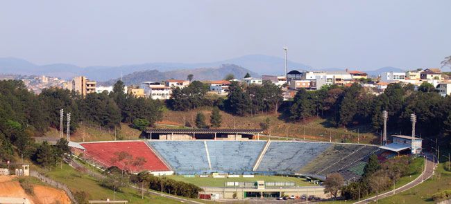 Acompanhar treino do Tupi ontem só assim: à distância