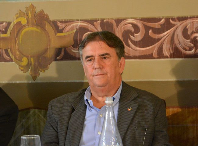 Captação de empresas pode ficar comprometida 8 Aloísio teme por problemas de abastecimento durante o Natal (Marcelo Ribeiro)