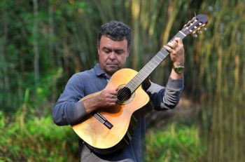 Aperitivo musical 1 cantor e compositor trabalha na gravacao do novo trabalho que deve ser lancado em 2016 divulgacao
