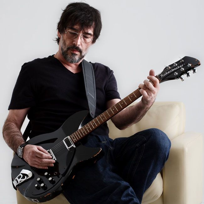 Um 'lobo' ligado na tomada 2 Cantor vai apresentar clássicos, raridades e novas canções em seu show no eletrificado formato guitarra-baixo-bateria
