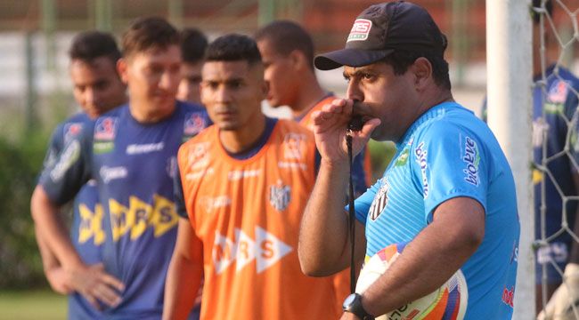 Focado na liderança do grupo B, técnico Leston Júnior mira a terceira vitória seguida em casaLEONARDO COSTA/04-09-15