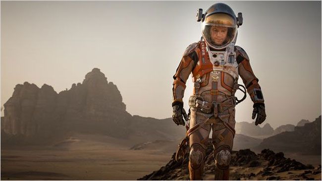 FOTOS Longe demais das capitais, astronauta interpretado por Matt Damon faz o que pode para sobreviver sem comida, oxigênio, internet e alguém para chamar de seu em 'Perdido em Marte' (Divulgação)