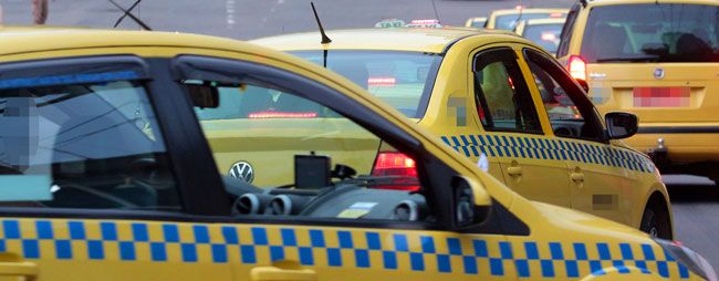 Renovação de 433 placas é suspensa 2 Maioria das concessões foi fornecida nas décadas de 1970 e 1980