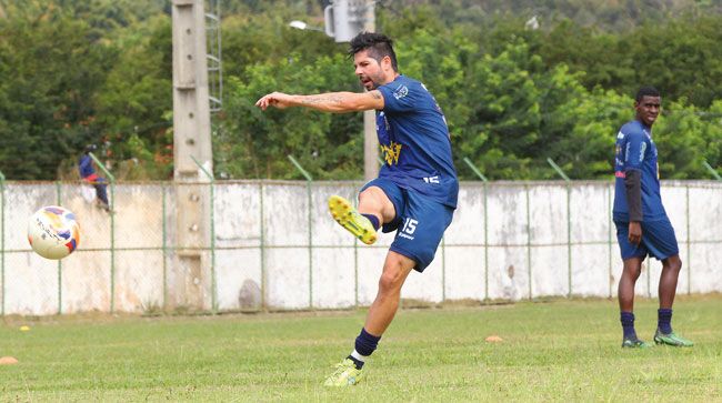 Depois da tempestade 2 Marco Goiano tem sido importante no crescimento do Tupi (Felipe Couri/tupifc.esp.br/02-09-15)