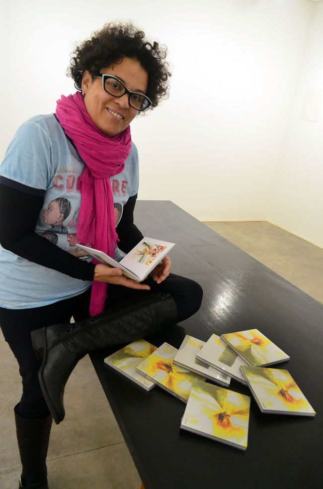 OLAVO PRAZERES Relação de Nina Mello com as flores rendeu, além de exposições, o seu primeiro livro