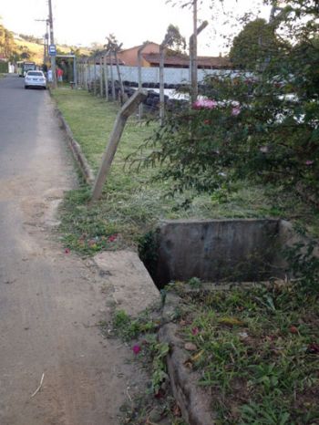 Galeria aberta no Novo Horizonte 2 Risco para quem transita pela Rua das Rosas