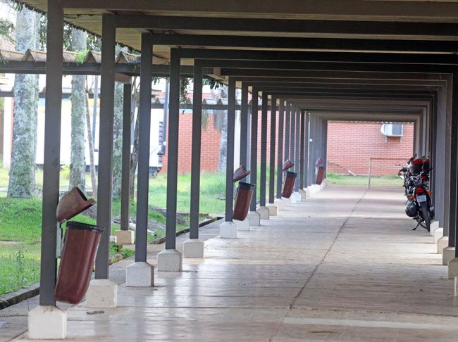 Servidor da Fundação HU entra em greve 4 Sem alunos de graduação, corredores ficam vazios (Leonardo Costa/08-09-15)