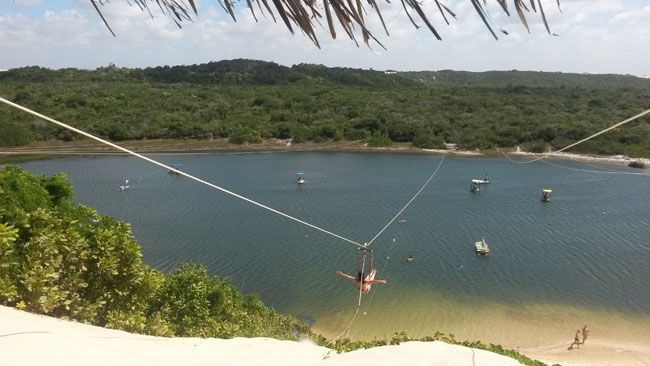FOTOS MAURO MORAIS Tirolesa: das areias fofas para a água morna