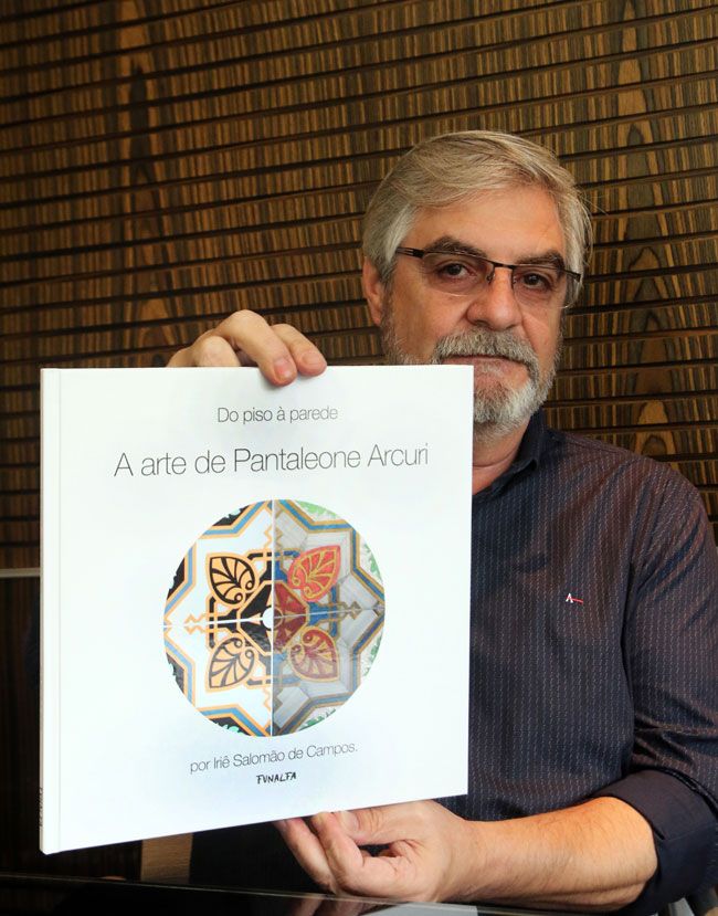 FERNANDO PRIAMO A partir da técnica do pontilhado e tracejado sobre aquarela, Iriê preserva parte da memória de Juiz de Fora