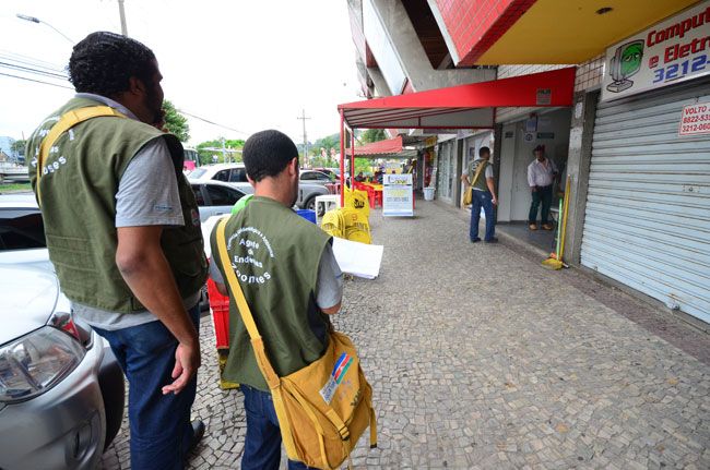 Agentes de endemia iniciam levantamento dos índices de infestação do mosquito na cidade (Olavo Prazeres/26-10-15)