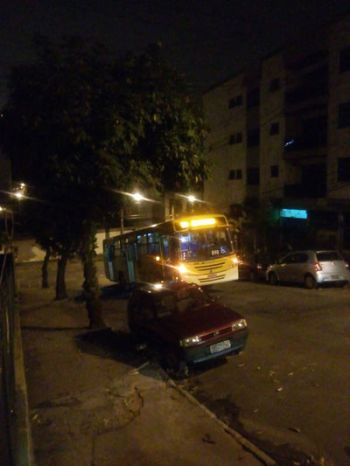 Passageiros denunciam má conservação de ônibus 5 Carro da linha 220 (Bom Pastor) não teve força suficiente para subir a Rua Coronel Vaz de Melo (douglas mendes)