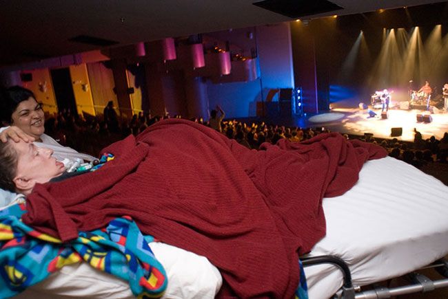 A luta no limite entre a vida e a morte 4 Com esclerose lateral amiotrófica há 11 anos, advogada frequenta shows e comove com sua força (Claudio Belli)