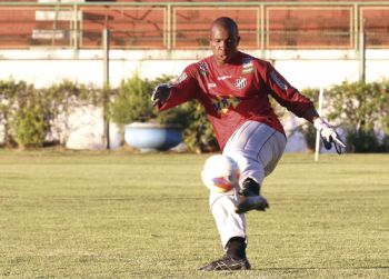 Tempo de recuperação 2 Glaysson sofre com dores na coxa esquerda (Leonado Costa)