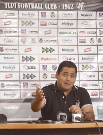 Leston não quer tratar de renovação até o fim da Série C (Marcelo Ribeiro/27-10-15)