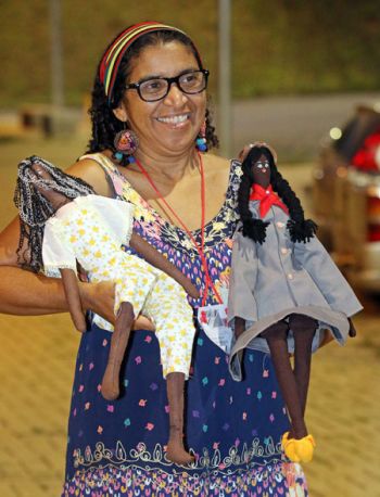 Moradora de ocupação em Fortaleza, Liduína Rodrigues fundou Museu da Boneca de Pano