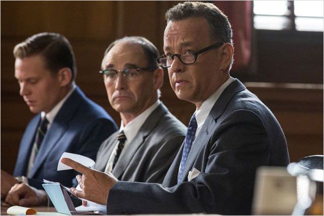 FOTOS DIVULGAÇÃO Tom Hanks (à direita) interpreta o advogado que luta para impedir espião soviético de ser condenado à morte