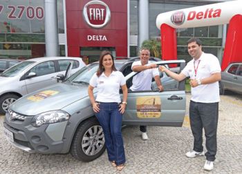 Delta Fiat, uma das patrocinadoras do projeto, entregou ontem o carro que será usado na viagem (Leonardo Costa/14-11-2015)