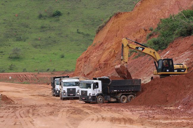 Apenas 50% das obras da estrada que ligará a MG-353 à BR-040 estão executadas (Fernando Priamo/03-11-15)