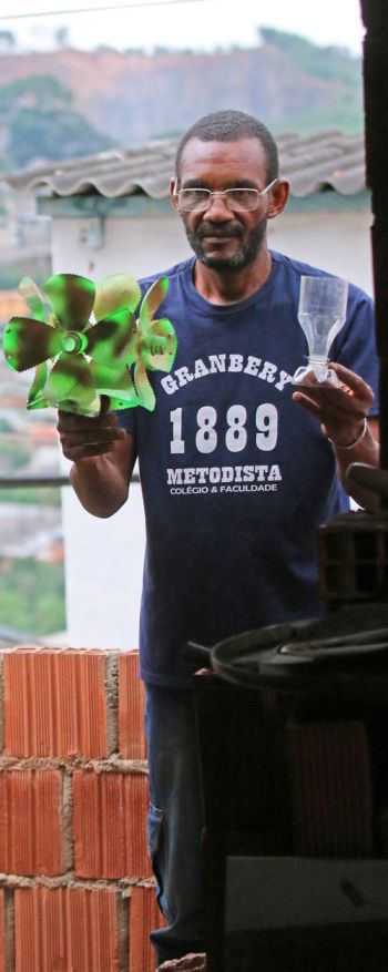 Bulú criou a Lixarte na Vila Olavo Costa, onde vive (Leonardo Costa/19-11-2015)