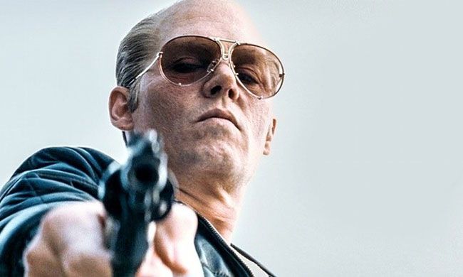 Ah, como ele é bandido 2 Criminoso interpretado por Johnny Depp aproveitou sua condição de informante do FBI para tomar o controle de todo o crime na região de Boston (Divulgação)