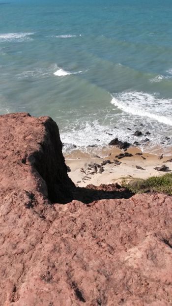 Mar à vista 2 Falésias compõem a paisagem