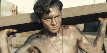 Filme narra saga de atleta Louis Zamperini para sobreviver (Divulgação)