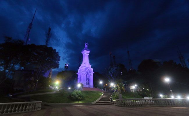 Campanha oferece exames 2 Luz azul no mirante do Cristo alerta aos homens sobre a prevenção para o câncer de próstata (Leonardo Costa/04-11-15)
