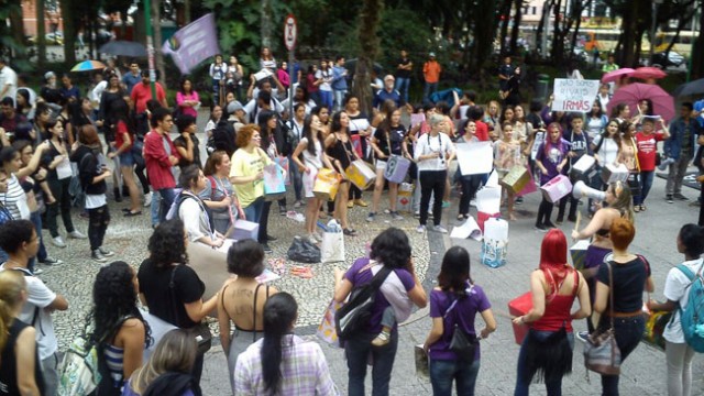 Mulheres protestam contra violência e pedem saída de Cunha 3 protesto leo