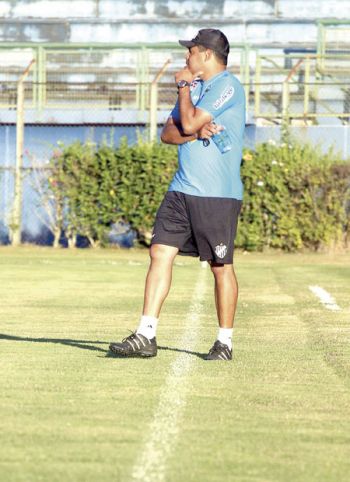 Dia D para Leston 2 Treinador deve definir hoje se continua ou não no Tupi em 2016 (LEONARDO COSTA)