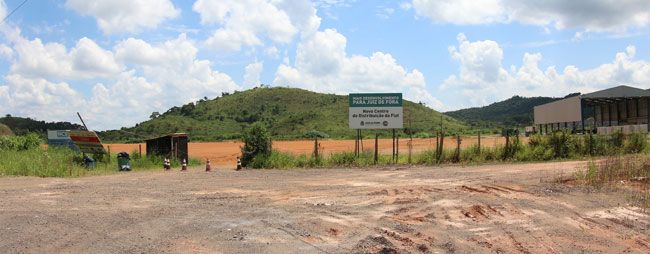 Empresas refazem planos e adiam investimentos 4 Centro de Distribuição da Fiat iniciaria operações em janeiro; montadora só confirma prazo para o primeiro semestre (Fernando Priamo/17-12-15)