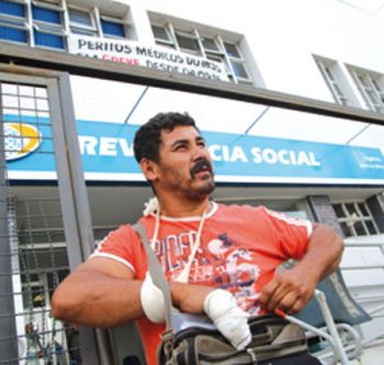 Greve dos peritos ultrapassa cem dias 2 Depois de sofrer fratura exposta, Carlos Alberto de Almeida só conseguiu marcar perícia para março (FERNANDO PRIAMO/14-12-15)