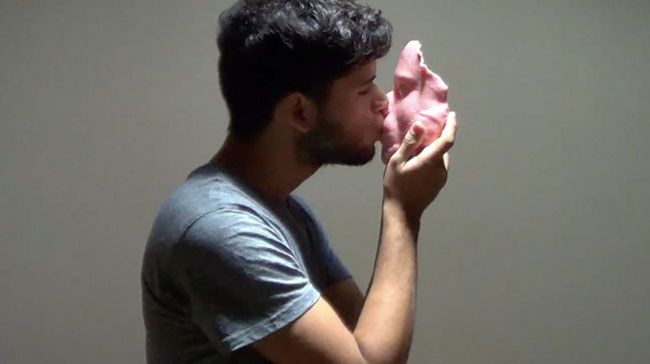 FOTOS DIVULGAÇÃO Matheus de Simone apresenta série sobre infância em mostra aprovada pela Lei Murilo Mendes